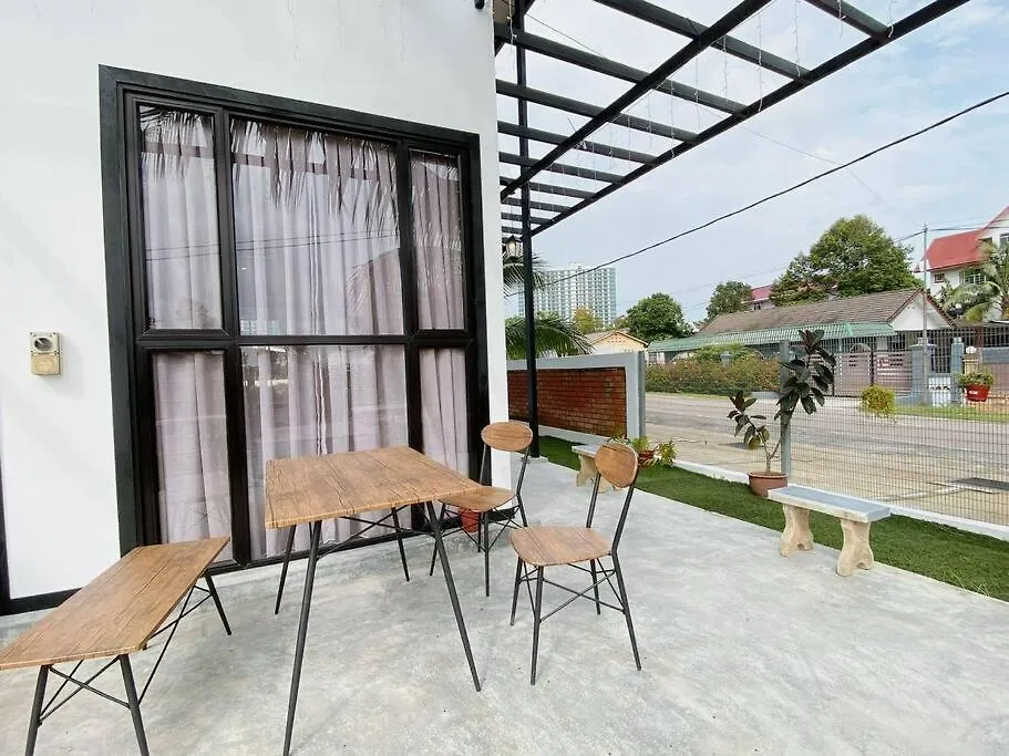 B03 Larkin Bungalow Homestay Τζόχορ Μπάχρου