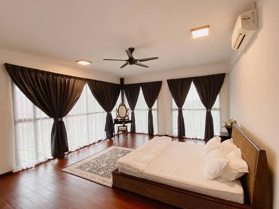B03 Larkin Bungalow Homestay Johor Bahru