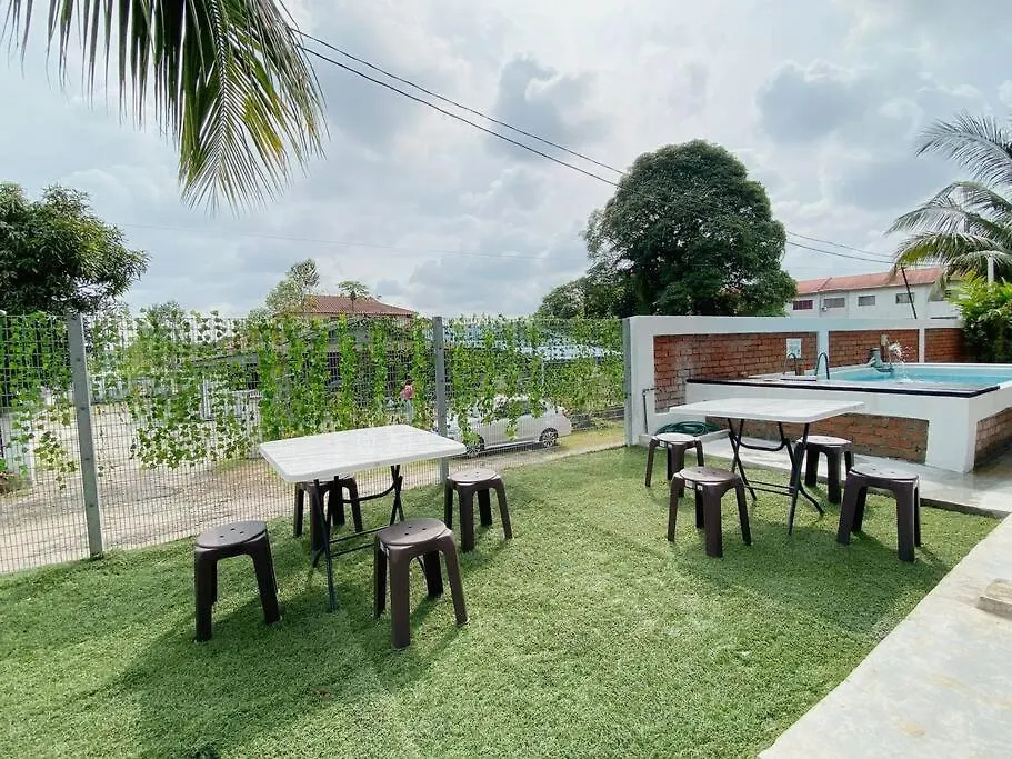 B03 Larkin Bungalow Homestay Johor Bahru