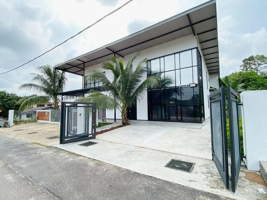 B03 Larkin Bungalow Homestay Johor Bahru